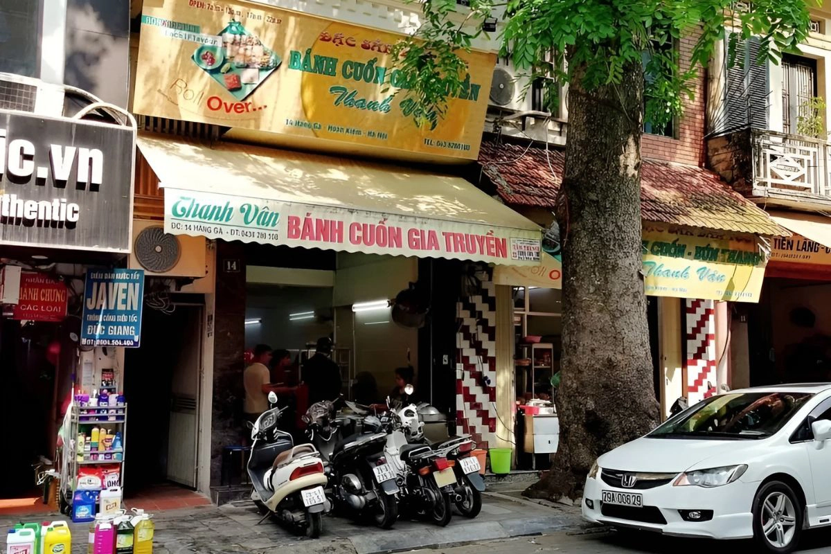 Steaming banh cuon sheets at Thanh Van in Old Quarter