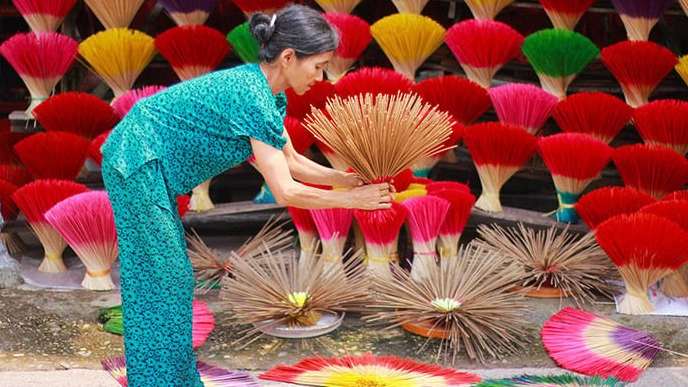Day tour | Ancient Hue Costume tour (Huong Village – An Dinh Palace)