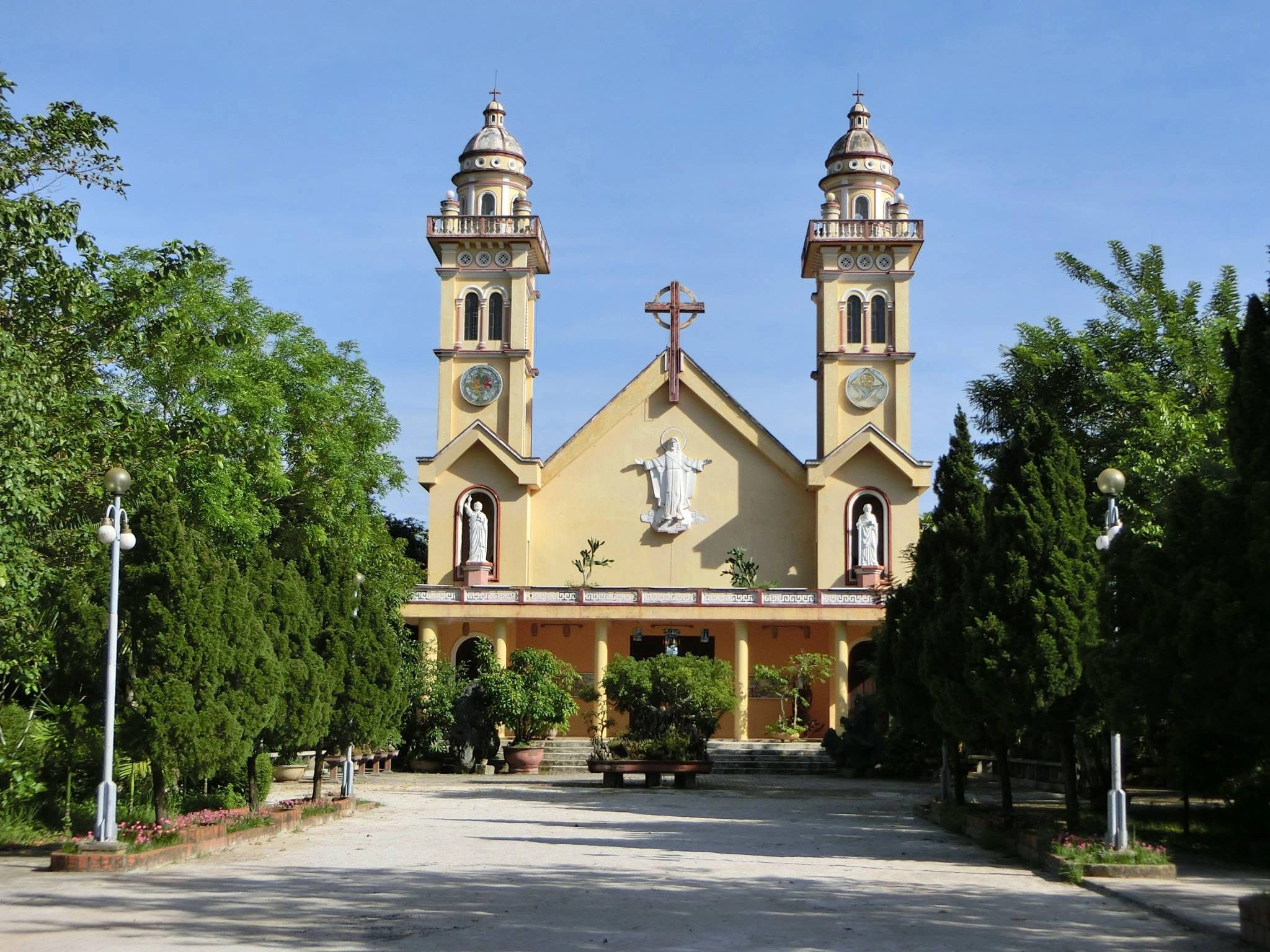 Full-day tour | Catholic Tour and La Vang in Hue