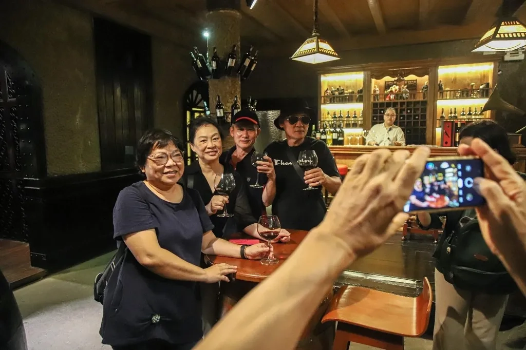 Private Tour | Discover Marble Mountain & Ba Na hills from Hoi An
