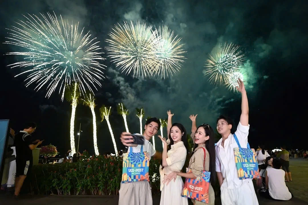 Sun Bavaria Ha Long: Dining, Fireworks & 3D Mapping Show Ticket
