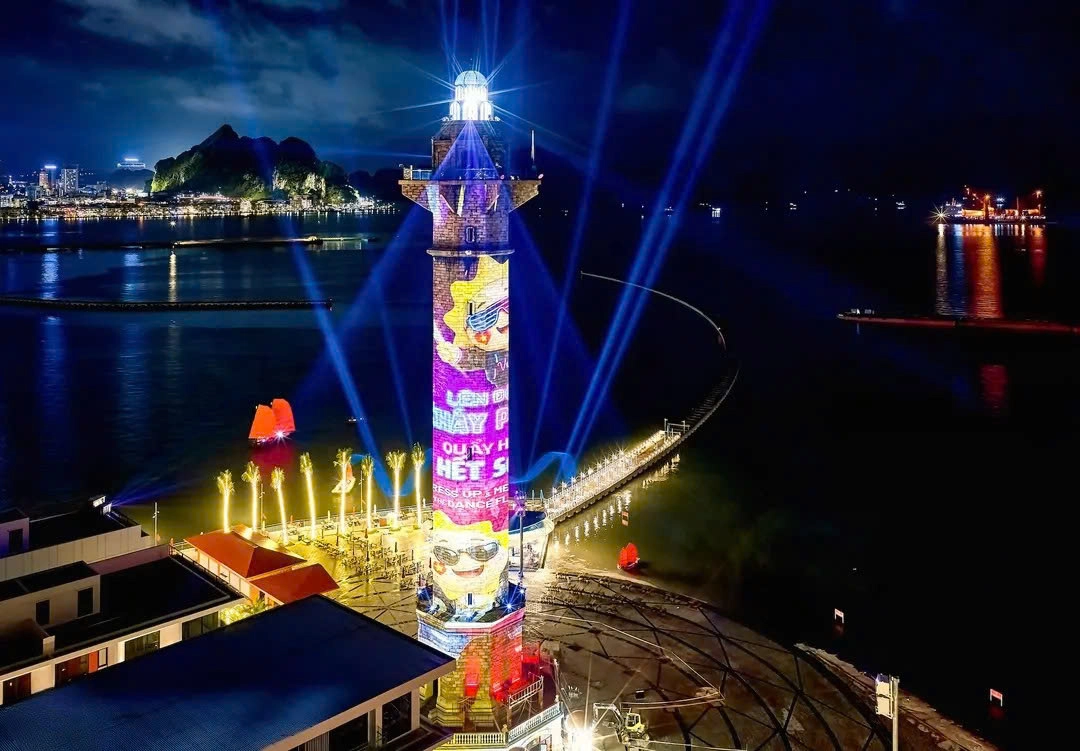 Sun Bavaria Ha Long: Dining, Fireworks & 3D Mapping Show Ticket
