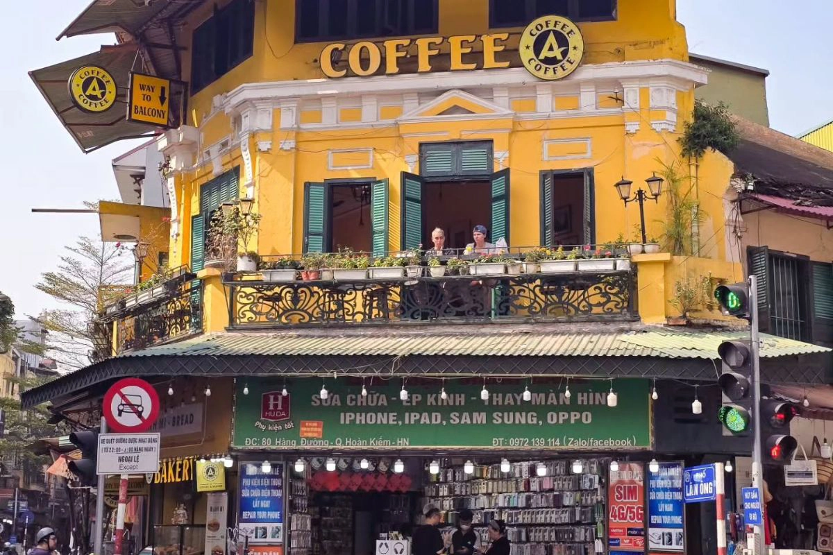 Cafes and streets slowly reopen after the Tet holiday