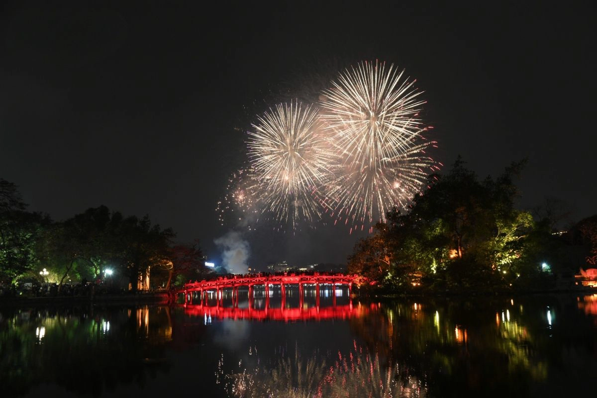 Fireworks light up Hanoi on Lunar New Year’s Eve
