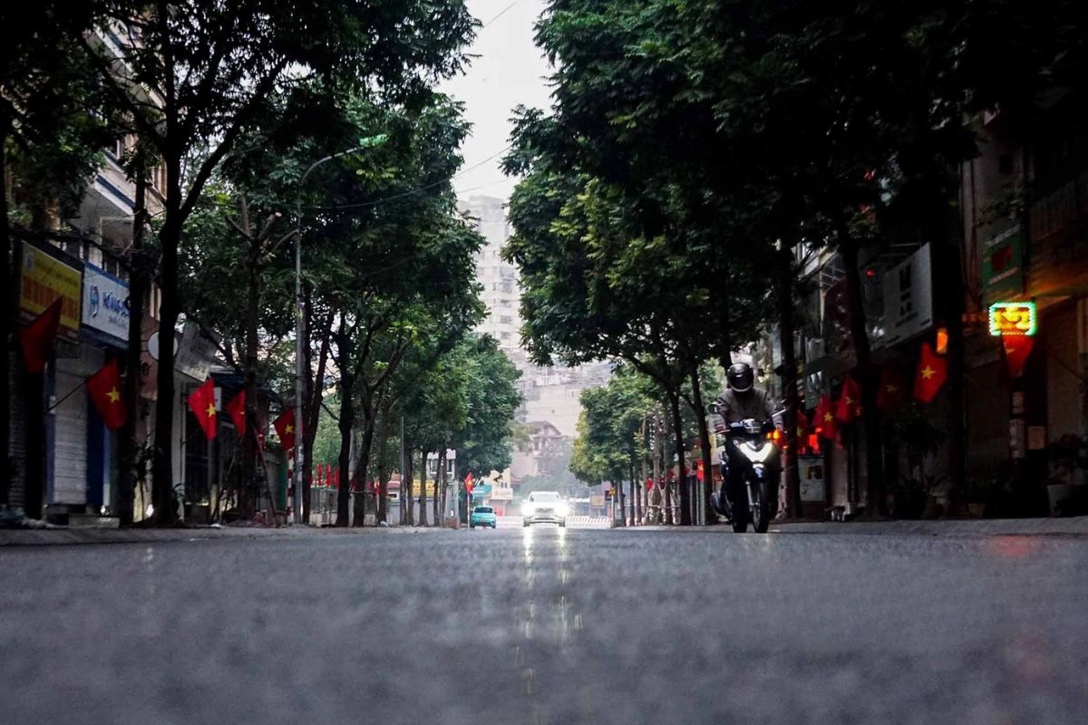 Hanoi streets become unusually quiet during early Tet days