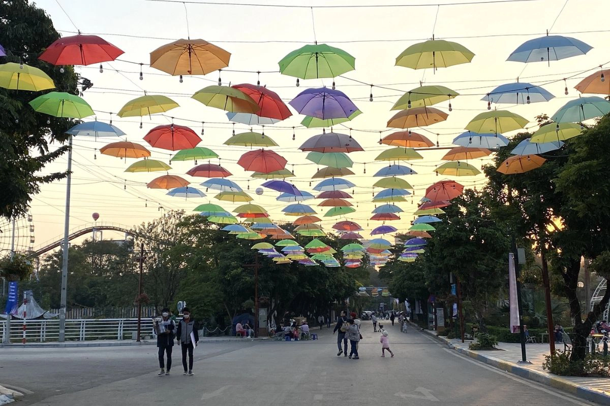 Colorful temporary stalls and crowds walking along the Trinh Cong Son Pedestrian Street