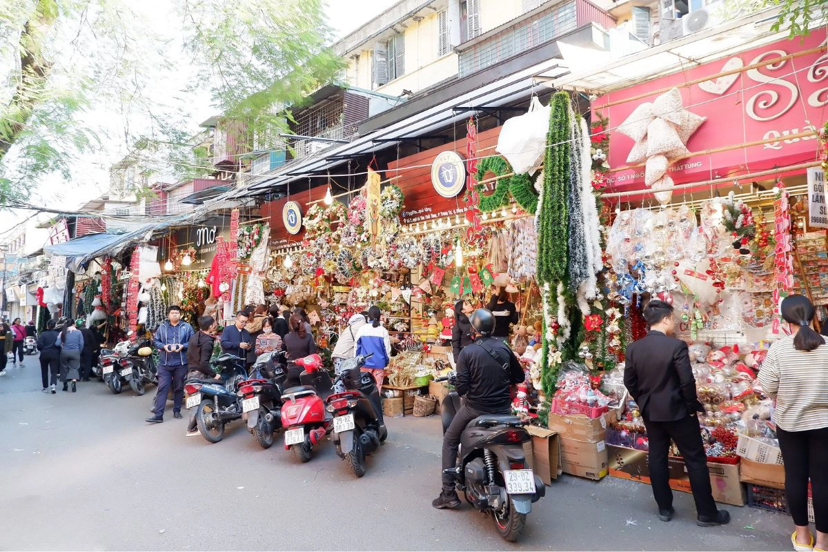 Festive lights and decorations brighten up Hanoi shopping malls during the holiday season
