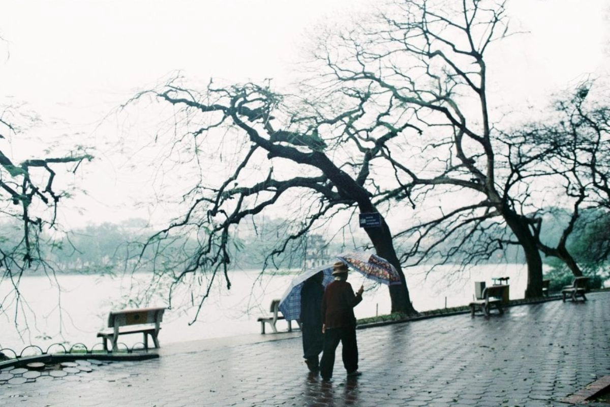 Schedule your longest walking tours around midday to enjoy the warmest winter temperatures
