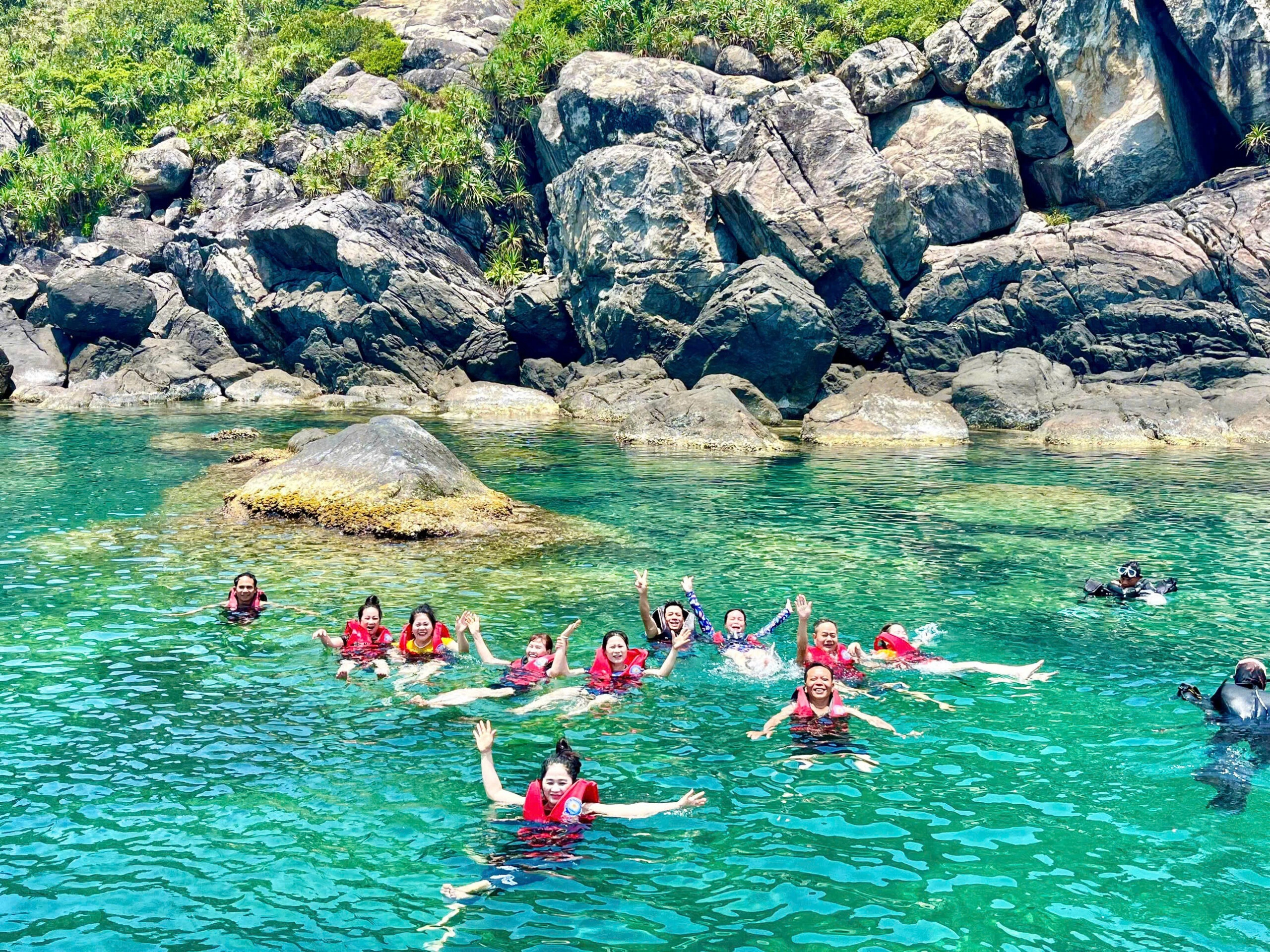 Day Tour | Cham Island Speedboat and Snorkeling Experience depart from Da Nang