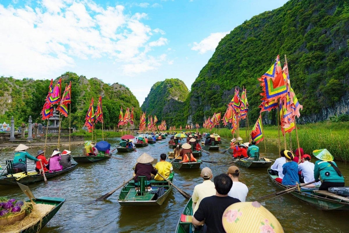 Tam Coc boat ride Ninh Binh