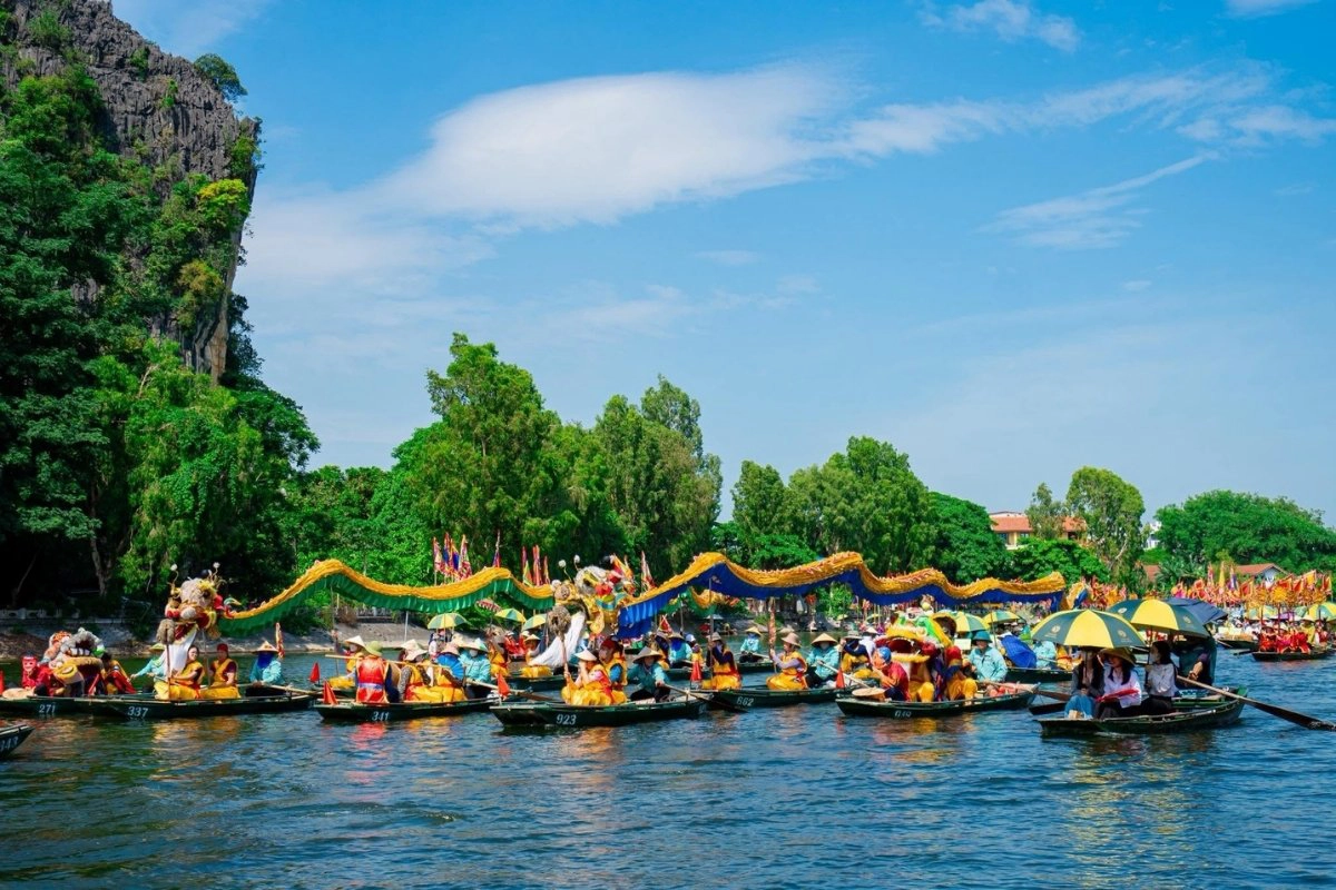 Tam Coc boat station Ninh Binh
