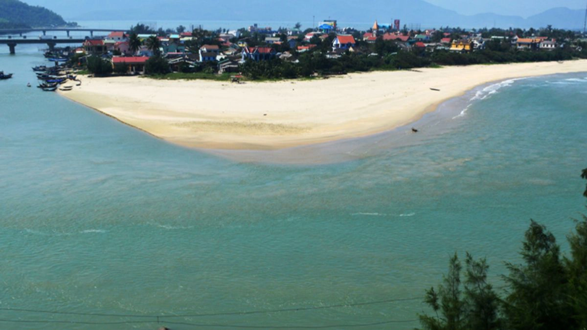 Visit Lang Co Beach