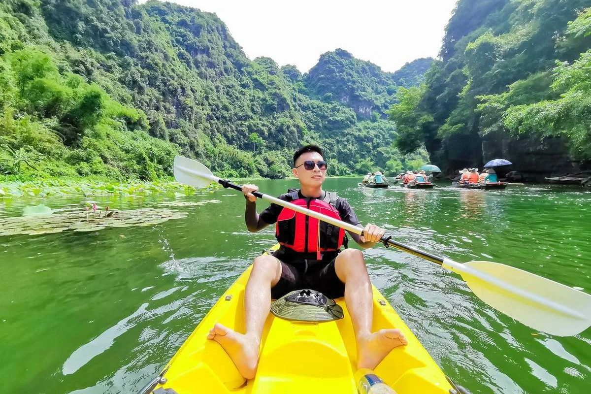 Arrive early in the morning to enjoy a peaceful, crowd-free river experience