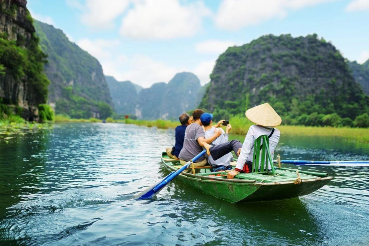 Combine a Tam Coc boat ride with an afternoon hike