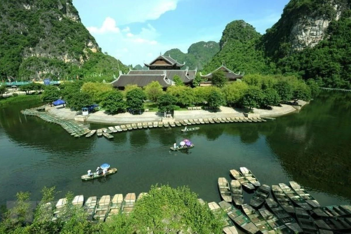 Trang An Boat Ride Ninh Binh: Routes, Tickets and Tips