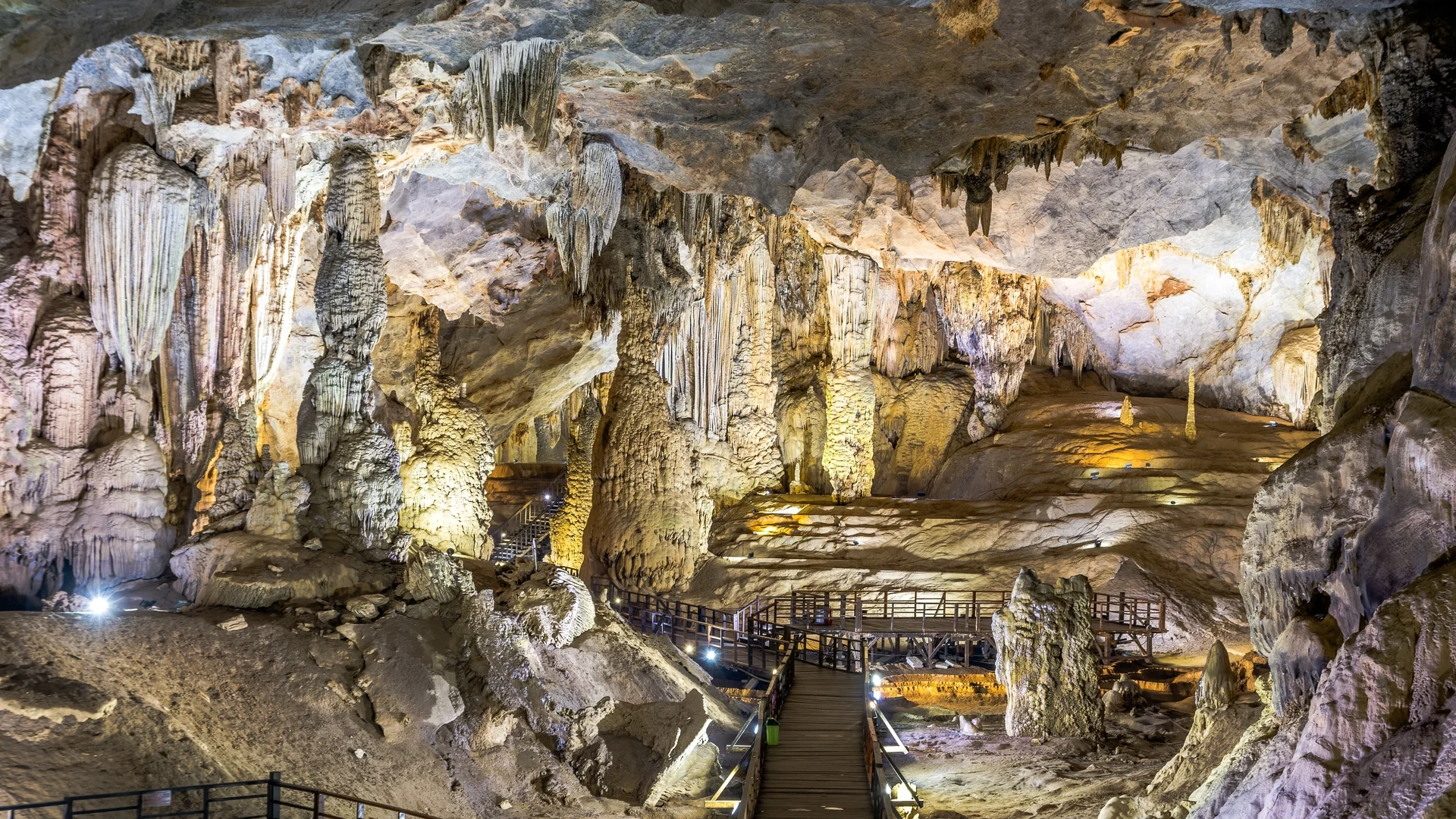 Private Tour | Enjoy Paradise Cave and Local experiences in Tang'Farm