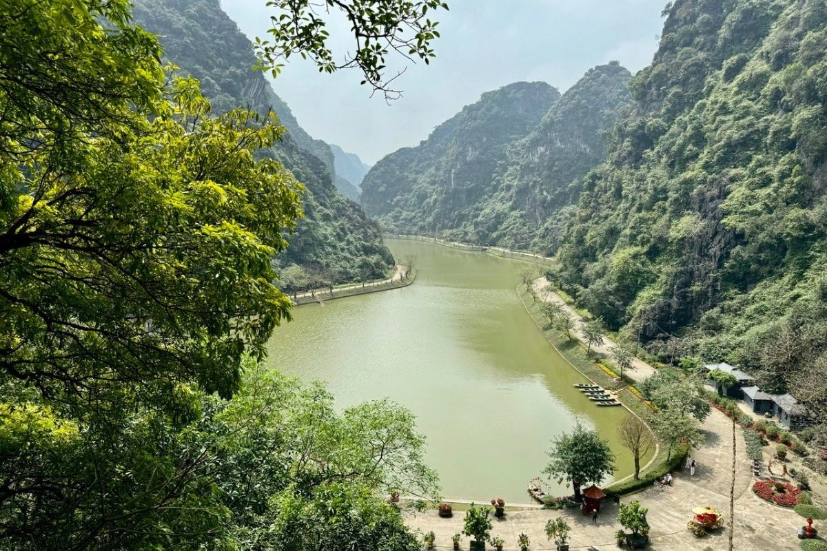 Ao Giai lake