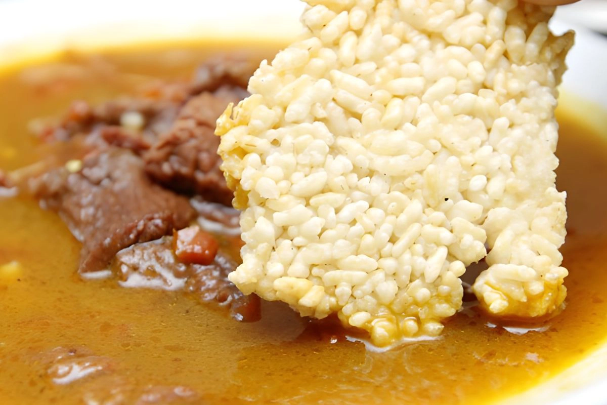 Crispy scorched rice served with savory local dipping sauce