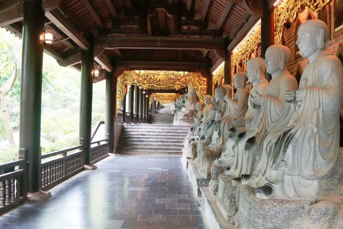 The massive corridor of bronze statues