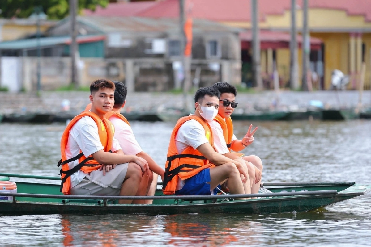 Boat safety in Ninh Binh