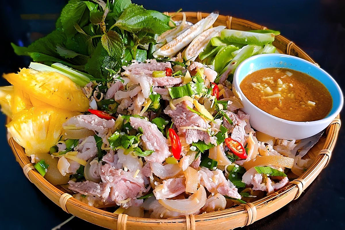 Fresh rare goat meat expertly mixed with lemon juice