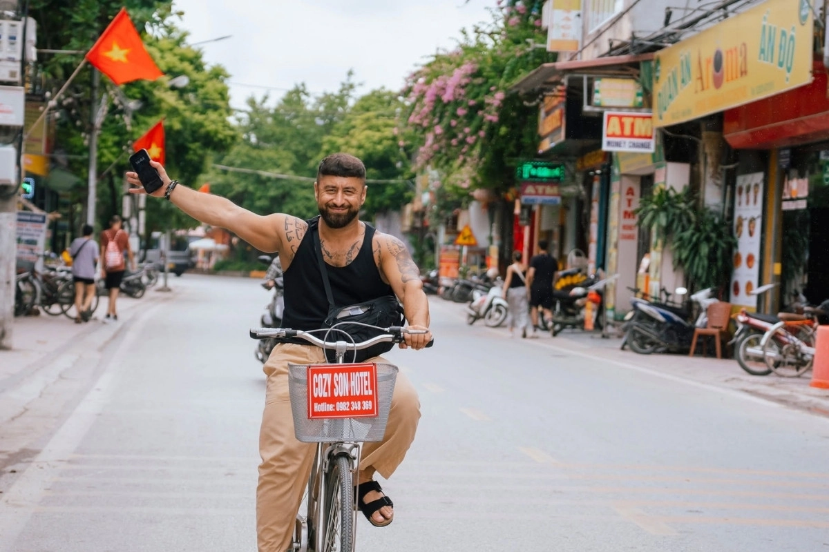 Sunset cycling in Tam Coc