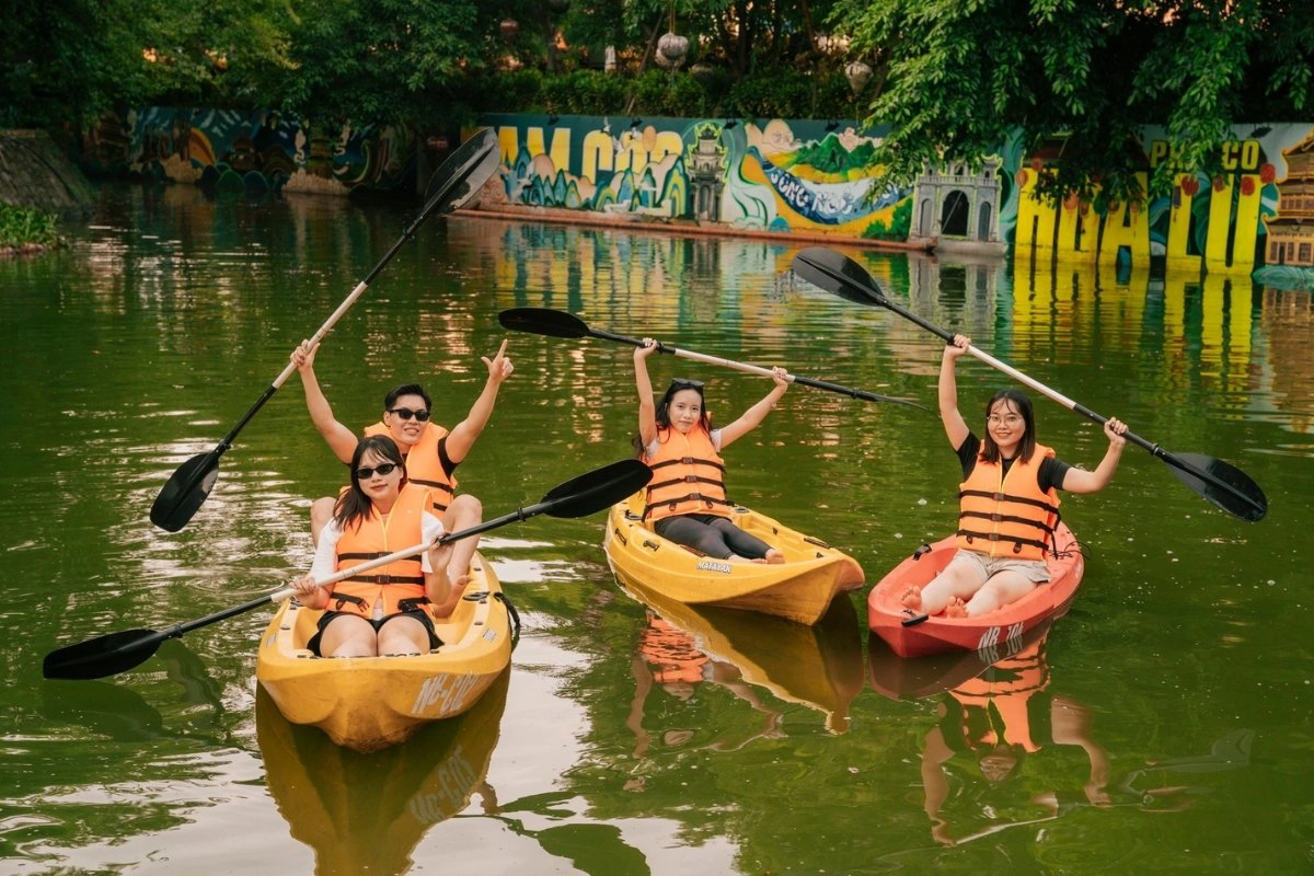 Best time for kayaking in Ninh Binh