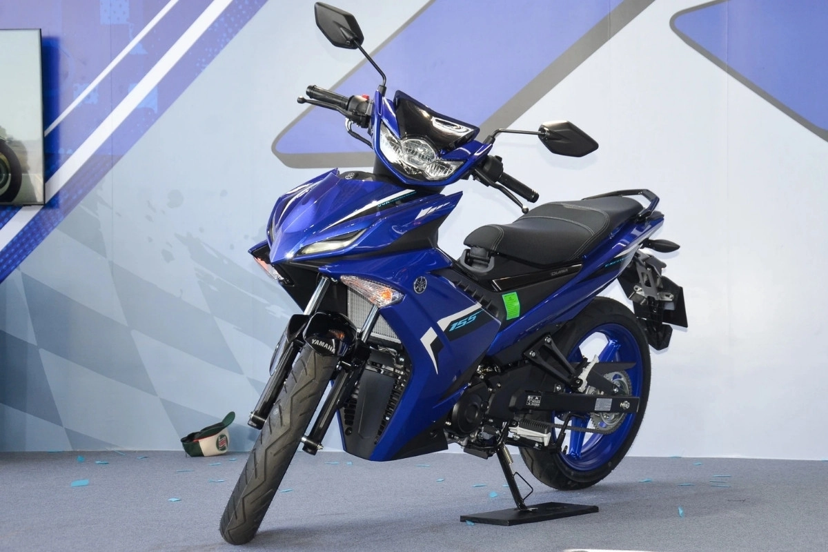 Manual and adventure bike rental
