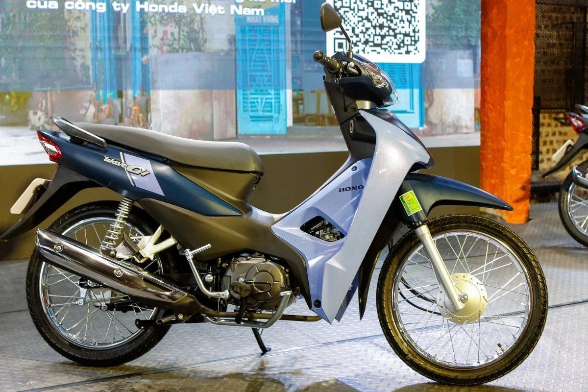 Semi-automatic motorbike rental