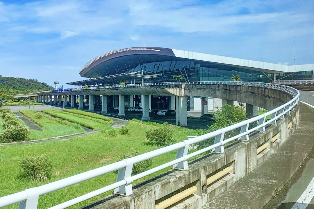 [Combo] Vietnam Travel eSIM & Priority Pick-up Service at Phu Quoc International Airport (PQC)
