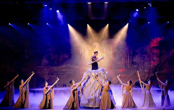 Dragon Pearl Cave “The Quest For The Sacred Pearl” Show and Buffet Experience Ticket