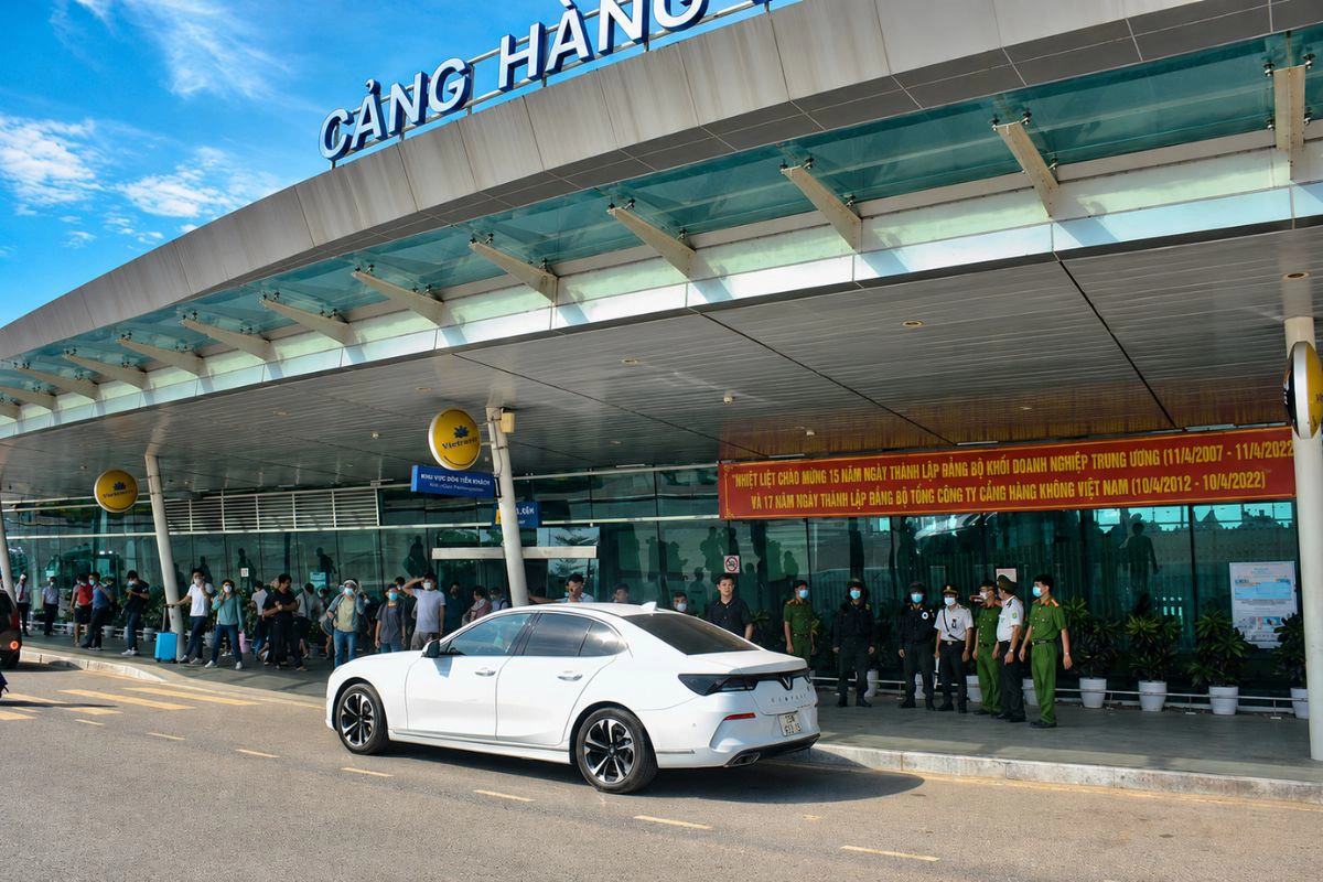 A prearranged car simplifies the journey from Tho Xuan Airport