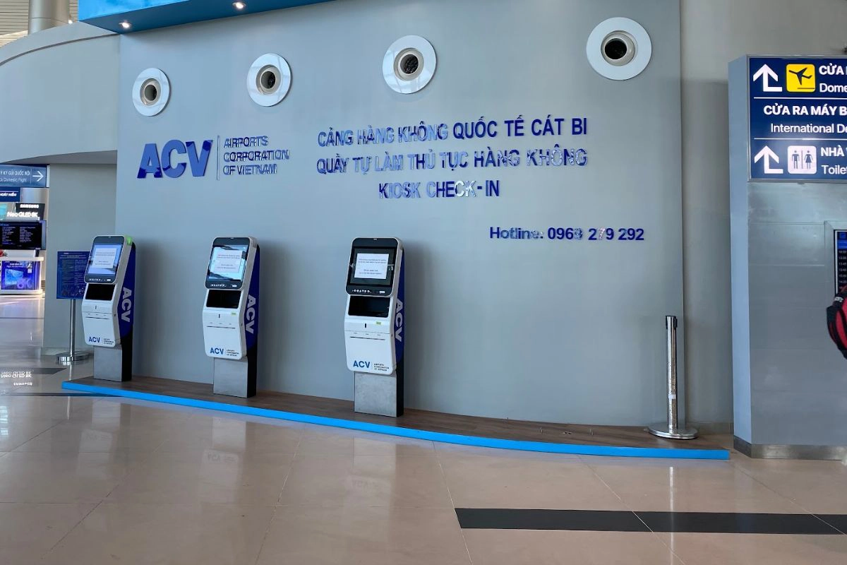 Cat Bi is practical for trips linking the coast with Ninh Binh