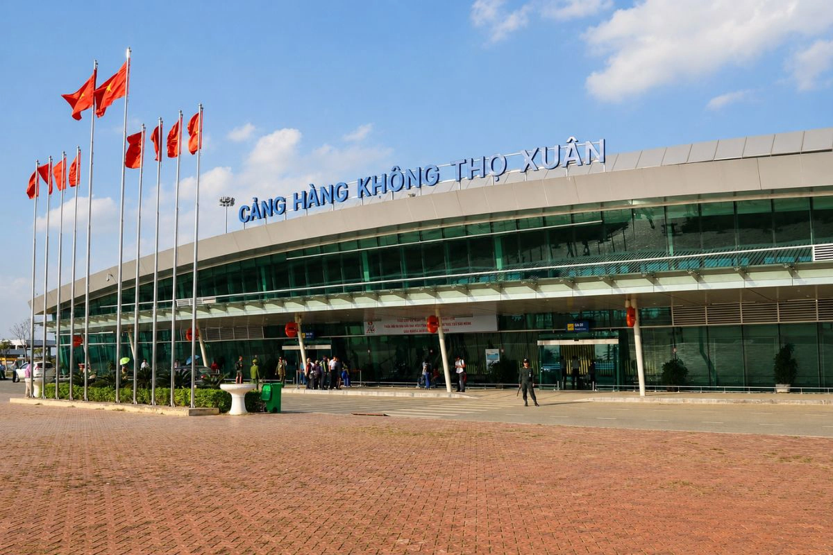 Tho Xuan is the nearest airport to Ninh Binh by distance 