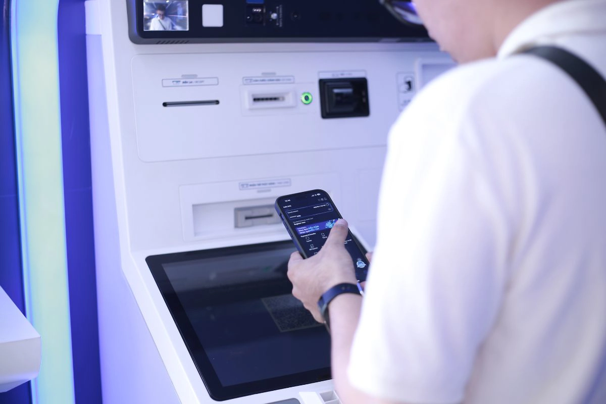 Checking international transaction fees displayed on an ATM screen