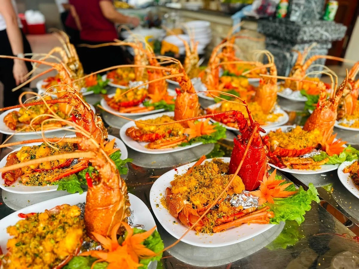 Cua Vang golden crab lobster platters