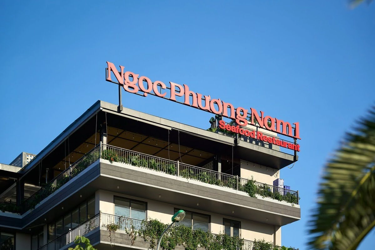 Ngoc Phuong Nam seafood restaurant exterior