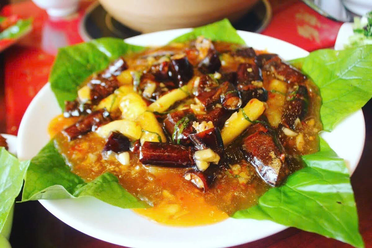 Sam horseshoe crab stir fried dish