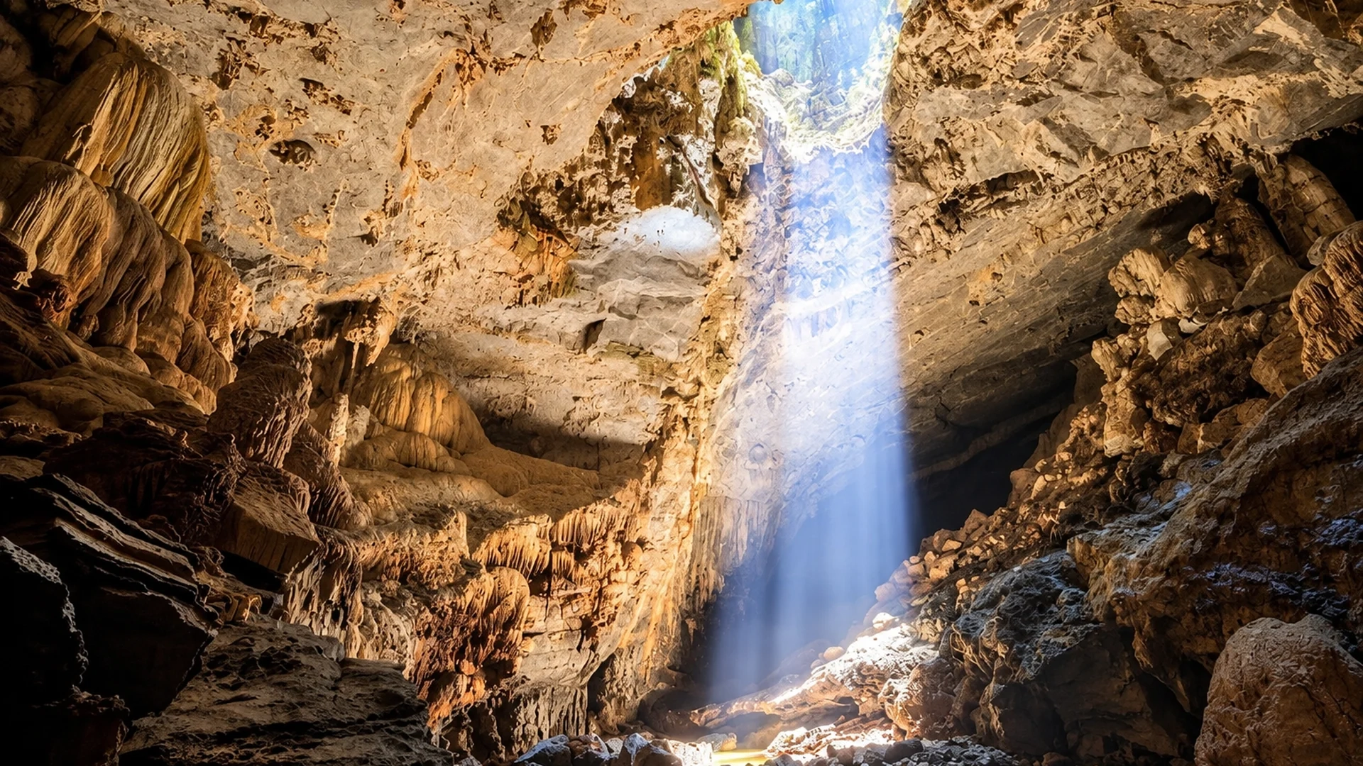 Private Tour | Enjoy Paradise Cave and Local experiences in Tang'Farm