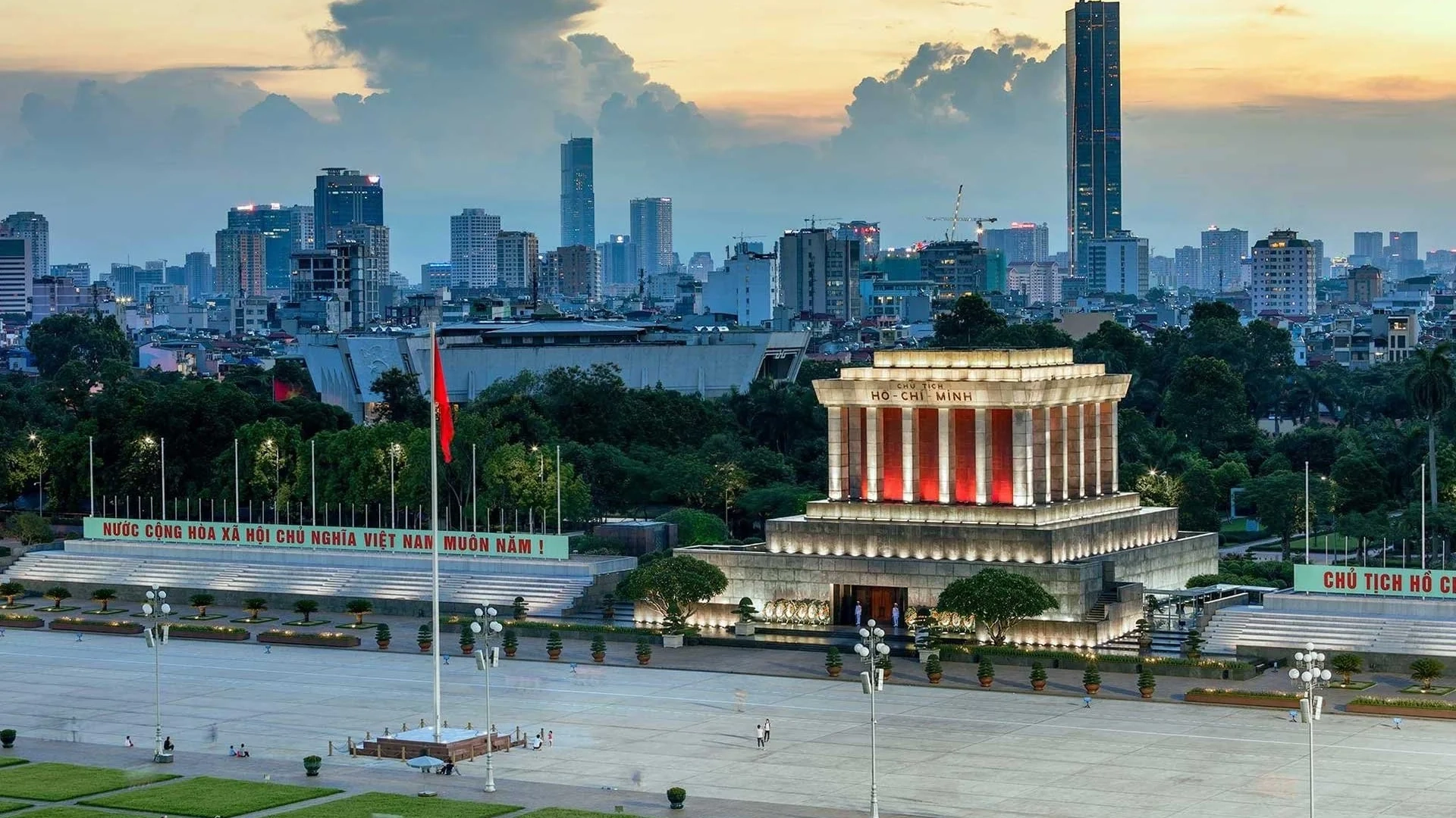 Day Tour | Hanoi City Highlights: 2-hours Sightseeing by Open-Air Jeep