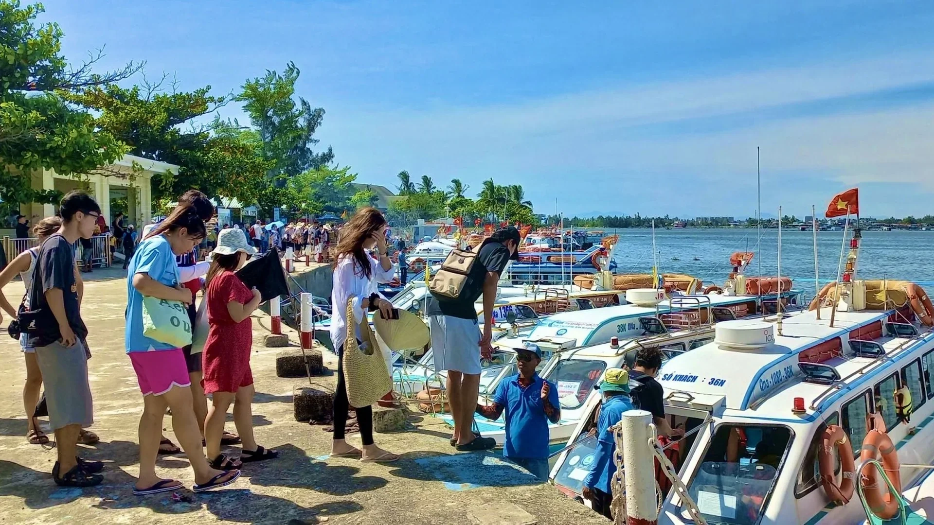 Private Tour | Experience Snorkeling at Cham Island Depart from Da Nang (English/Korean/Chinese guide)