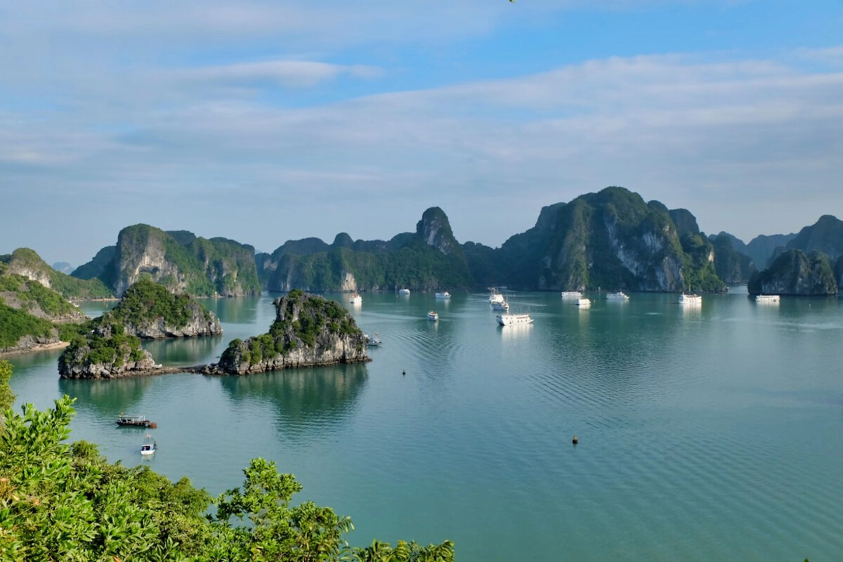 Ha Long Bay Day Trip or Overnight: Which Is Better?