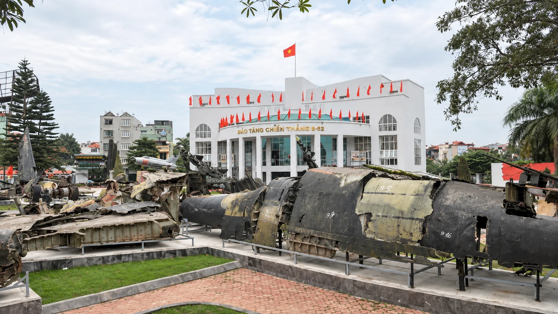 Day Tour | Hanoi City Highlights: 2-hours Sightseeing by Open-Air Jeep