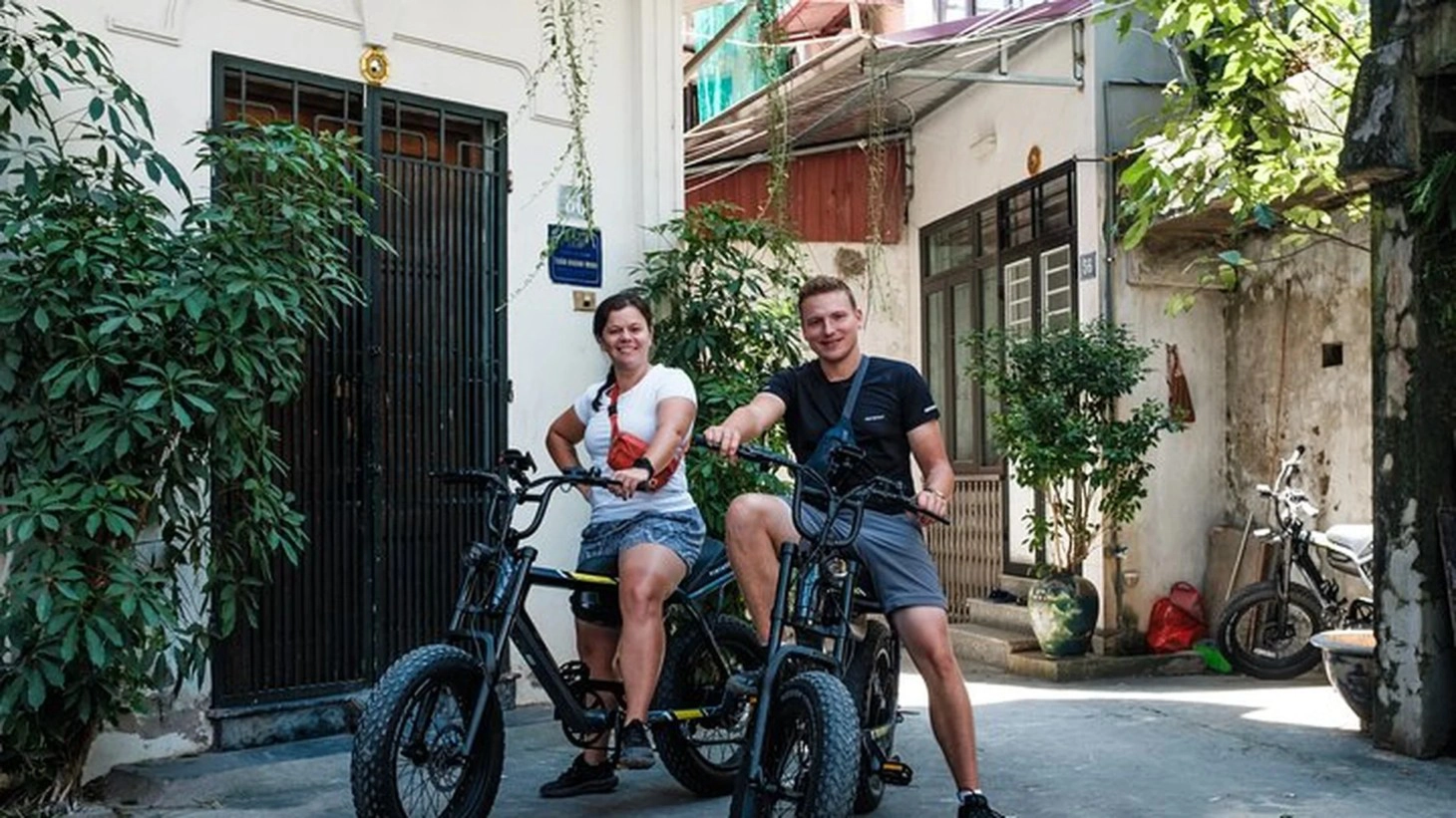 Day Tour | Hanoi Self Ride E-bike City tour: Lakes, Riverside & Hidden Gems