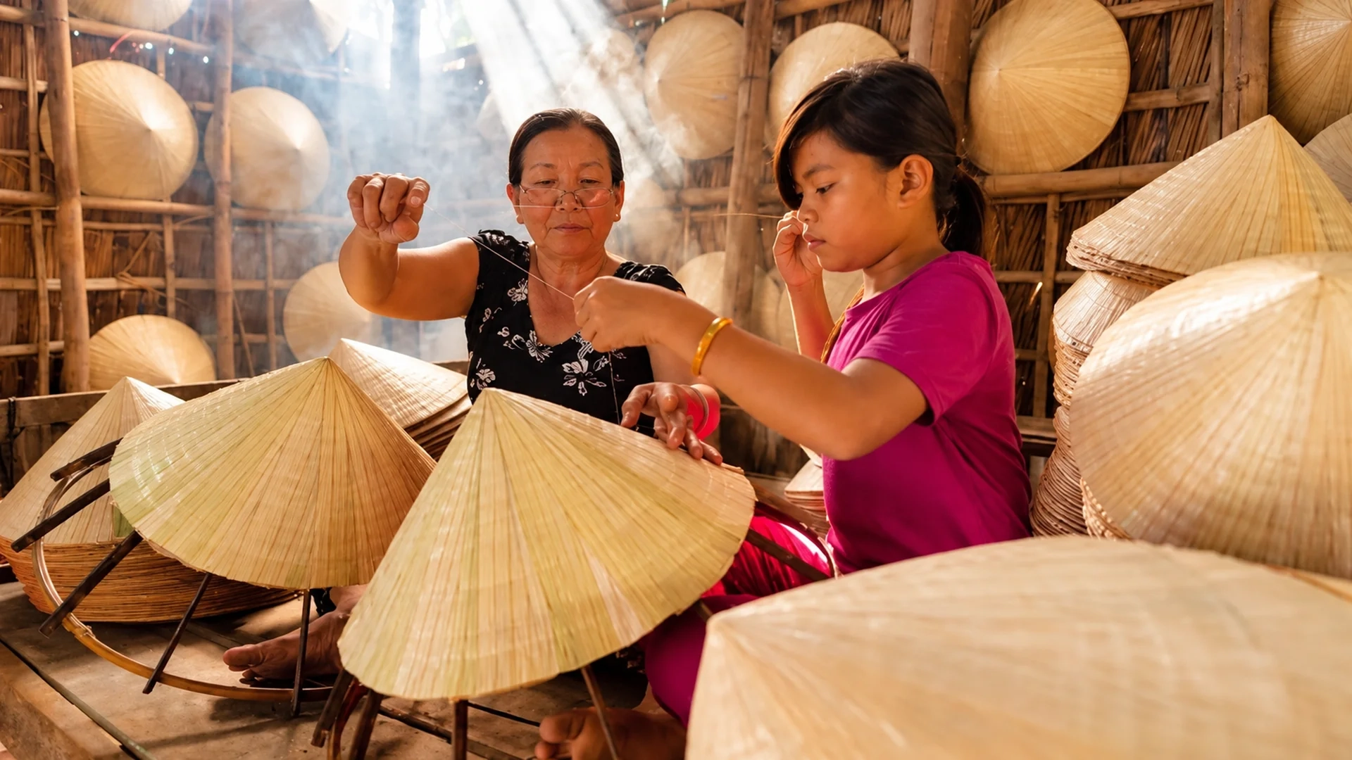 Private Car | Quang Phu Cau Incense Village & Chuong Conical Hat Village from Hanoi