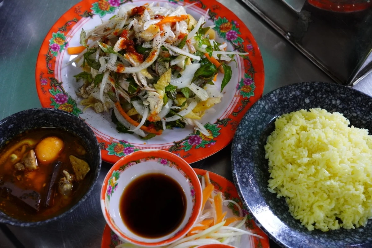 Com ga Ba Huong 
