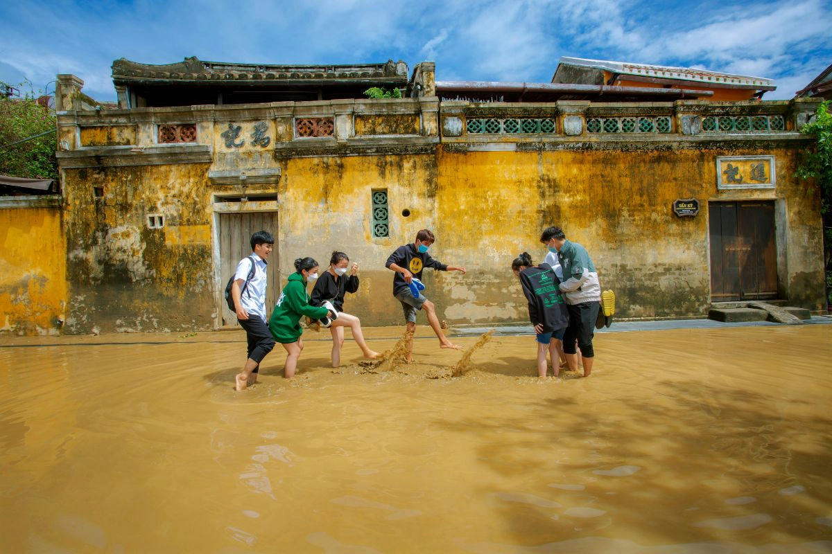 Heavy seasonal rains can flood Hoi An’s riverside streets 