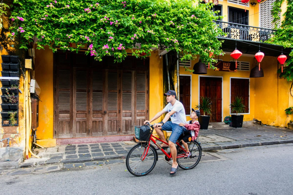 Sunny days invite countryside cycling and walks through Hoi An