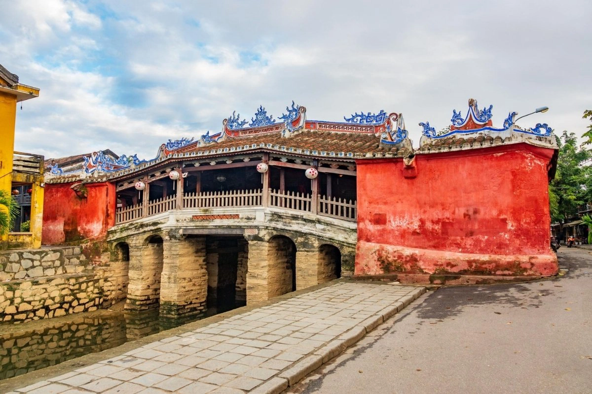 Japanese Bridge Hoi An Directions with Essential Travel Tips