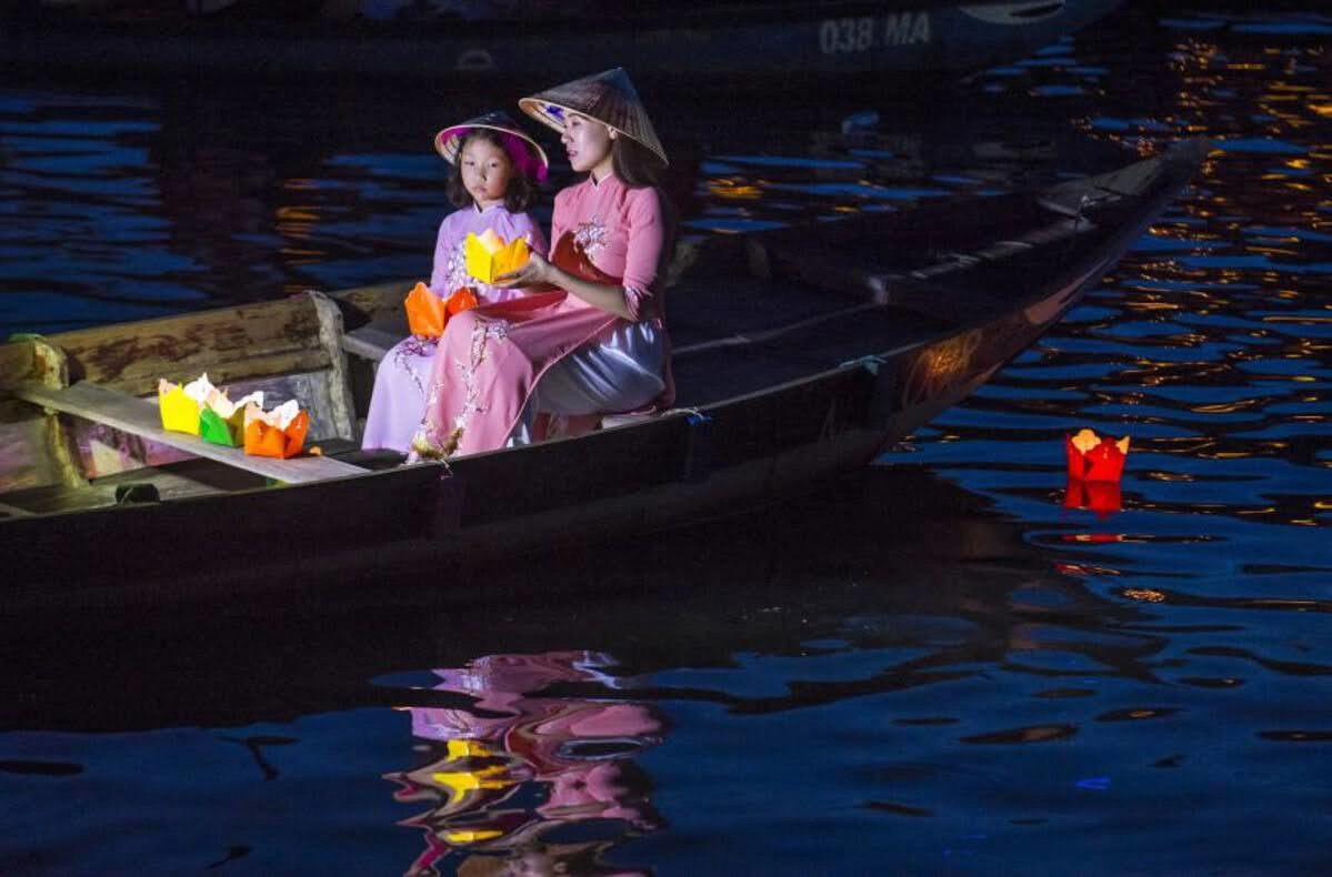 Tips for enjoying a lantern boat ride